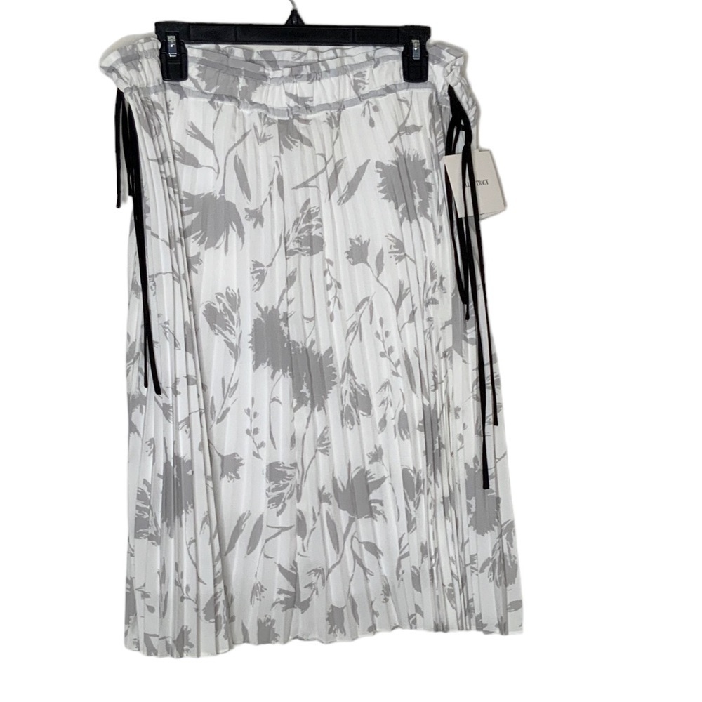 ELLEN Tracy white shadow bloom pleated skirt with side ties. NWT. Size 14